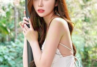 Feilin嗲囡囡 – 图片分享中的方绮言Ayaka，仿佛每张都有点小秘密，只跟你懂了。