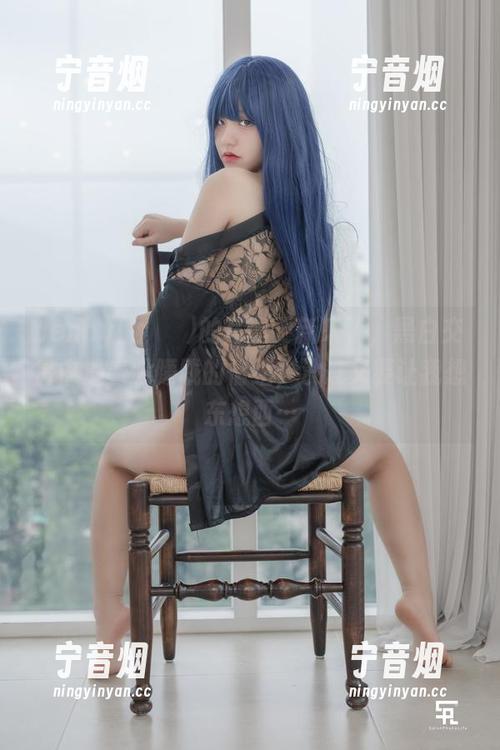Jenny(정제니)的写真更新来了，黑白交错中透着股朦胧的情绪，没准又要让我想东想西…