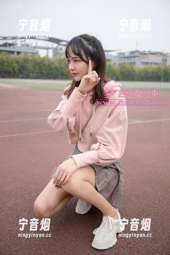 MSLASS梦丝女神-凌凌 MSLASS梦丝女神 - 凌凌的原图翻翻:每一寸脚丫都有故事,这波操作可以呀。