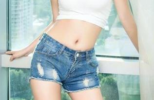 TouTiao头条女神 – 福利来了，白一晗穿吊带的原图简直在撩拨心弦～