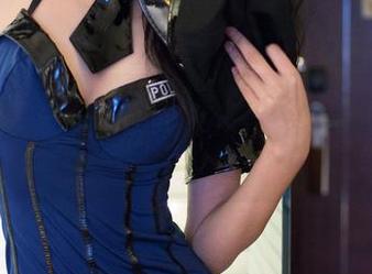 TuiGirl推女郎 – 哇，王依萌穿礼服的新图集，更新得像换衣服似的！