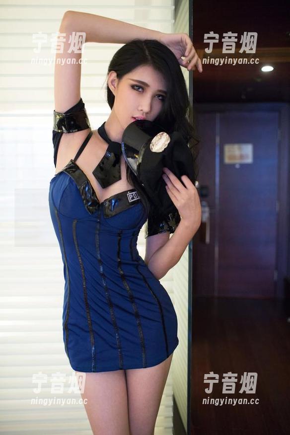 TuiGirl推女郎-王依萌 TuiGirl推女郎 - 哇,王依萌穿礼服的新图集,更新得像换衣服似的!