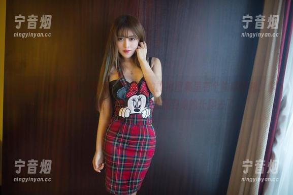 TuiGirl推女郎-郑瑞熙 TuiGirl推女郎 - 哇塞!郑瑞熙的旗袍图集里有个隐藏福利,你发现了吗?我发现我的眼光飘到她的长腿去了...