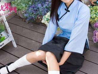 UGirls尤果网 – 每一张私房图都透着松果儿的独特味道，短裤也藏着不一样的心意。