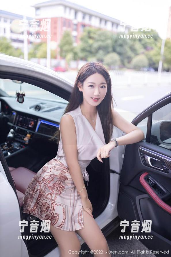 Xiuren秀人网-Lovely璐璐 Xiuren秀人网 - 修女也要拿高清图册发糖!Lovely璐璐的独特视角