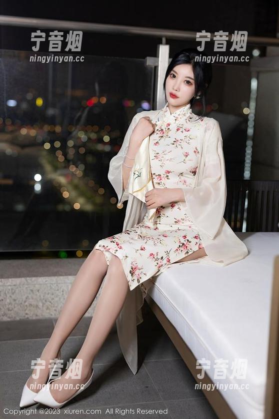Xiuren秀人网-sophie余冰 Xiuren秀人网 - 当sophie余冰的美足撞上相机,图集成了个小巧思!