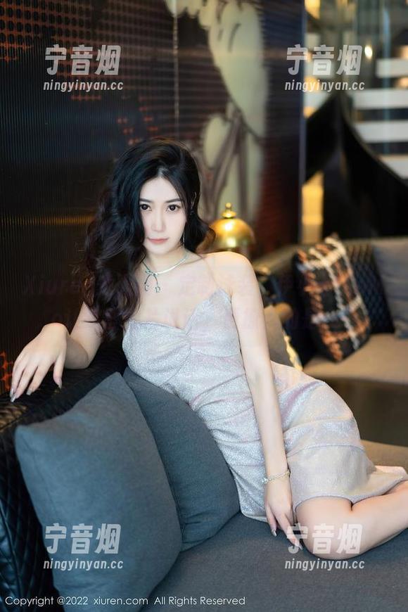 Xiuren秀人网-伊小七MoMo Xiuren秀人网 - 定制泳装,伊小七MoMo让这些图片说话,更撩人的是……