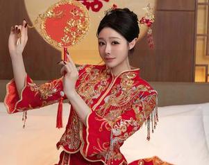 Xiuren秀人网 – 看！“原图”下的吃白菜的vi菜菜和她的棉袜秀