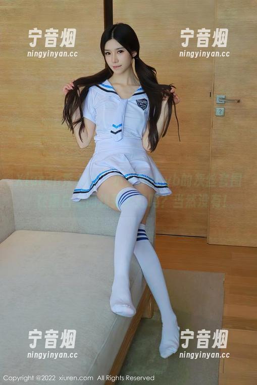 Xiuren秀人网-小乔babyb Xiuren秀人网 - 小乔babyb的灰丝套图:在黑白之间找到彩虹吗?当然没有!