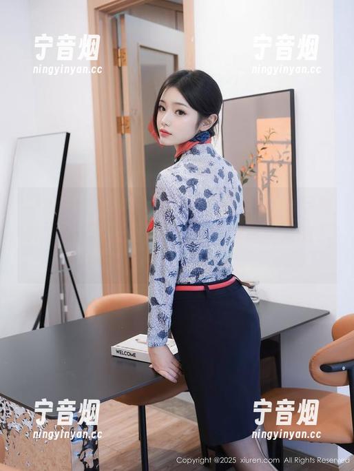 Xiuren秀人网-小茉莉jasmine Xiuren秀人网 - 看小茉莉jasmine穿短裤,偶尔会联想到“这风从哪冒出来的?”