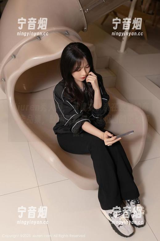 Xiuren秀人网-小魔女奈奈 Xiuren秀人网 - 小魔女奈奈在教室的高清作品集,时不时飘过一丝校园的淡淡情愫。