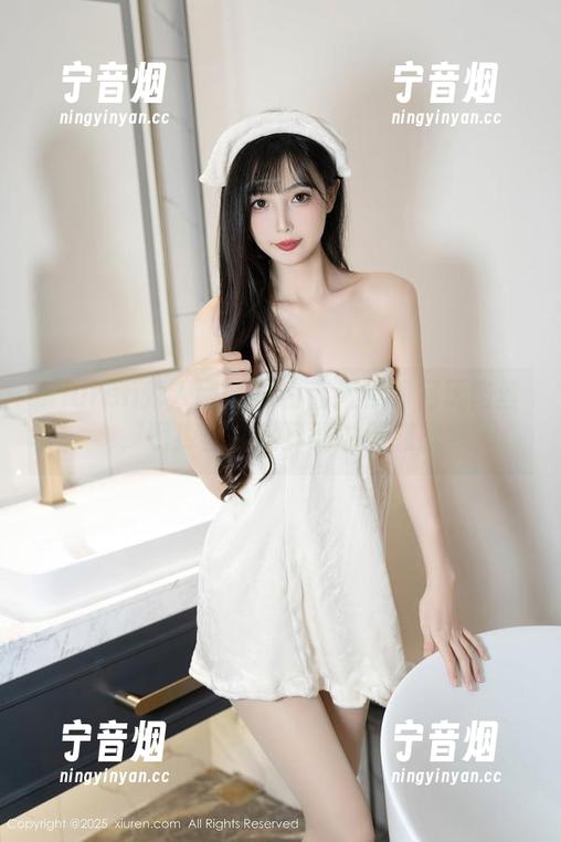 Xiuren秀人网-萌白酱 Xiuren秀人网 - 萌白酱教你如何玩肉丝,图库里全是下载的迷惑款