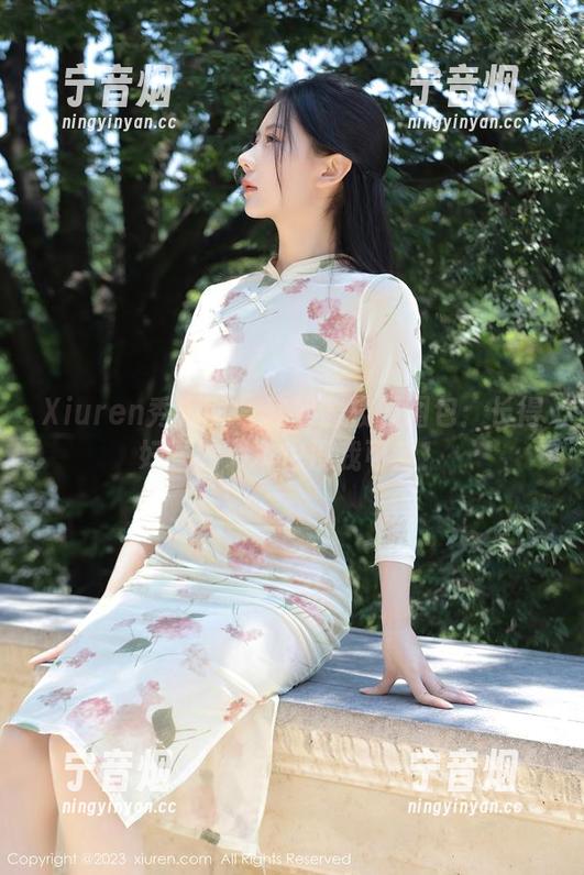 Xiuren秀人网-软软酱 Xiuren秀人网 - 软软酱校园图包:长得好看的书本也没我可爱!