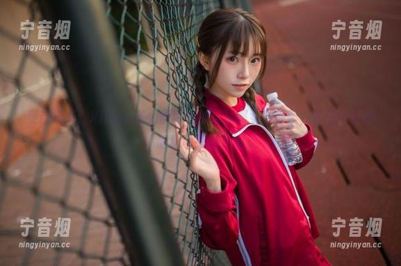 kitaro绮太郎 更新报道:kitaro绮太郎带来的运动服女孩深蓝,衣服挺舒服,眼睛可别推开哦。