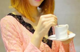 pans – 看着kiki的花嫁，脑海里开始浮现各种不着边际的联想，真奇怪。