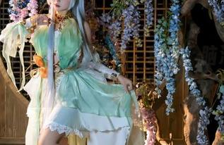 七月喵子的水手服写真，糟糕，脑海里浮现波浪和帆船。