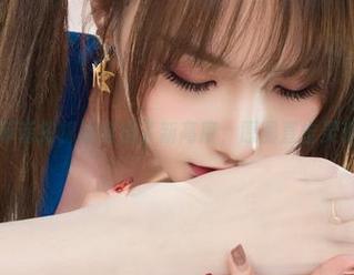 丽柜 – 菲菲把棉袜穿出了新高度，原图直击灵魂深处。