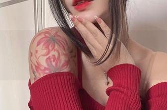 看今汐这白裙，高清照片里的她像是走错了场子的女主角。