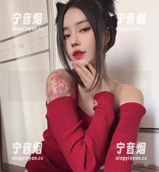 今汐 看今汐这白裙,高清照片里的她像是走错了场子的女主角。