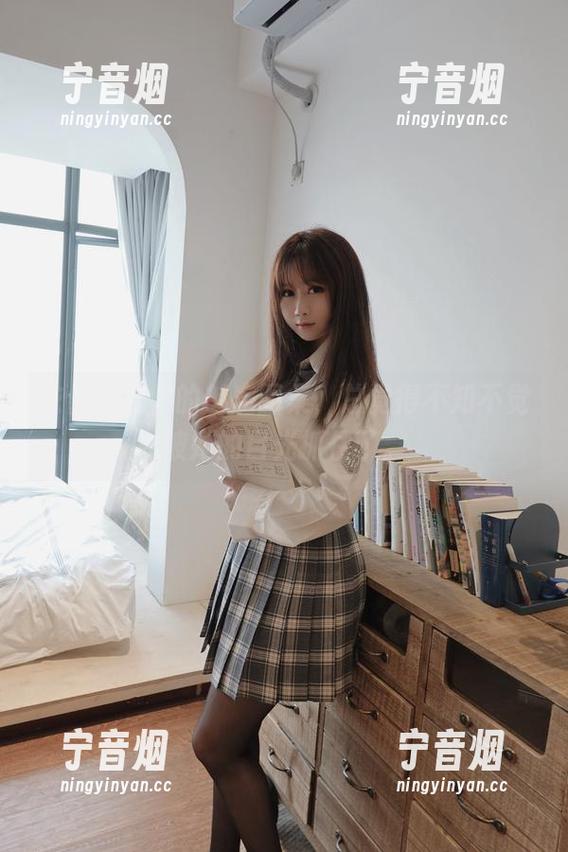 依依超级懒 依依超级懒的魅魔图集,总觉得不知不觉被她的目光抓住了。