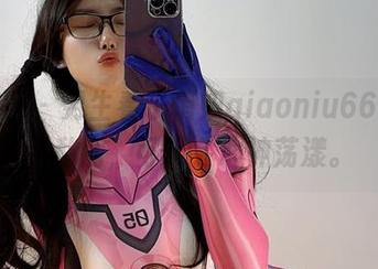 微密圈 – 男生看了俏妞qiaoniu66的吊带私房，可能会心神荡漾。