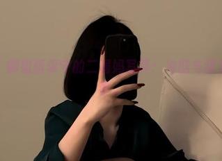 微密圈 – 御姐版保守的二舅妈写真：冷酷与甜美的双重奏。