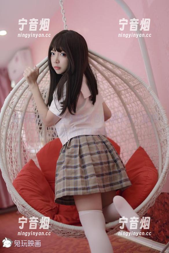 兔玩映画 兔玩映画:原图中的粉色格裙少女,旋转卖萌挑战赛开启!