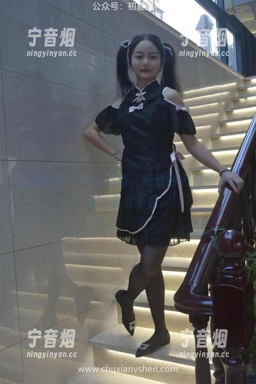 初夏女神-依依 初夏女神 - 美脚担纲,依依的无圣光写真果然来者不善。