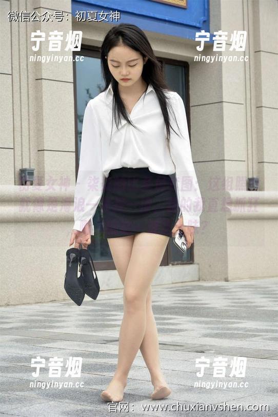 初夏女神-柒柒 初夏女神 - 柒柒的比基尼套图:这组照片就像是海浪一波接一波,拍的我直想抓狂,哪来的这一波芝士味?