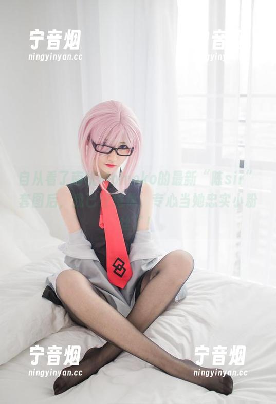 南桃Momoko 自从看了南桃Momoko的最新“陈sir”套图后,我已经退休,专心当她忠实小粉丝了!