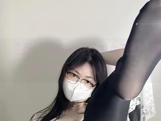 微密圈 – 更新！可爱的肉巴的女孩们，隐隐透露着些说不出口的情绪。
