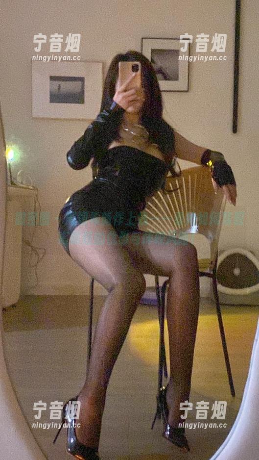 周妍希 微密圈 - 周妍希新作上线——看她如何驾驭高跟鞋的优雅与摔跤风险!
