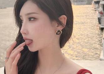 微密圈 – 白衬衫plus周妍希：让我不得不坐在照片前思考人生的壁纸