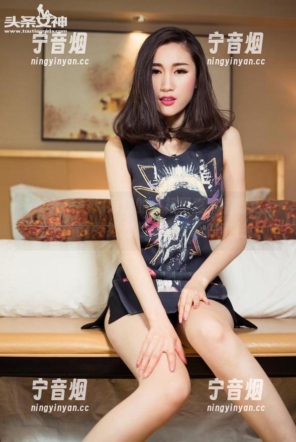 头条女神-周思超 头条女神 - 周思超的白裙写真,看着这条裙子,我突然对起床有了新的向往!