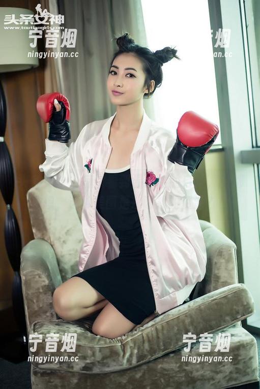 头条女神-温心怡 头条女神 - 每次看到温心怡的自拍,我都在想,这种美图是从哪找的资源?!