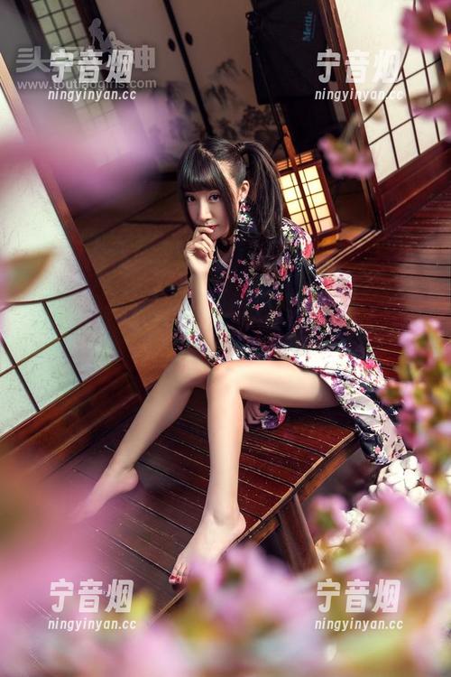 头条女神-筱溪 头条女神 - 筱溪的温柔?我看她原图就像在说“来吧,轻松点”!