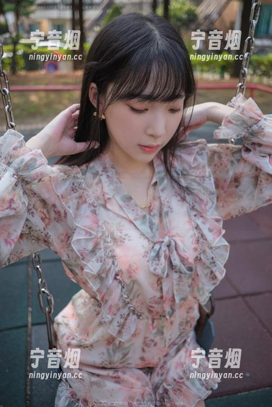看姜仁卿(강인경)的全套写真，忘记冬天的寒冷心连心的“圣诞快乐”！