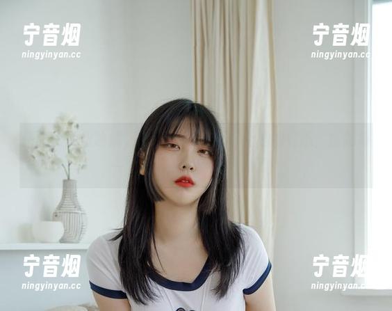 宋哈娜 图集里的宋哈娜,Rogle紧身裤配上她的姿态,能把每一个角度都拍得太出彩了!
