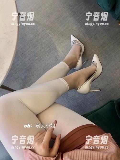 宸大小姐 微密圈 - 尝试在浴缸里撩人,宸大小姐的私拍图包登场,难以抗拒的天真!