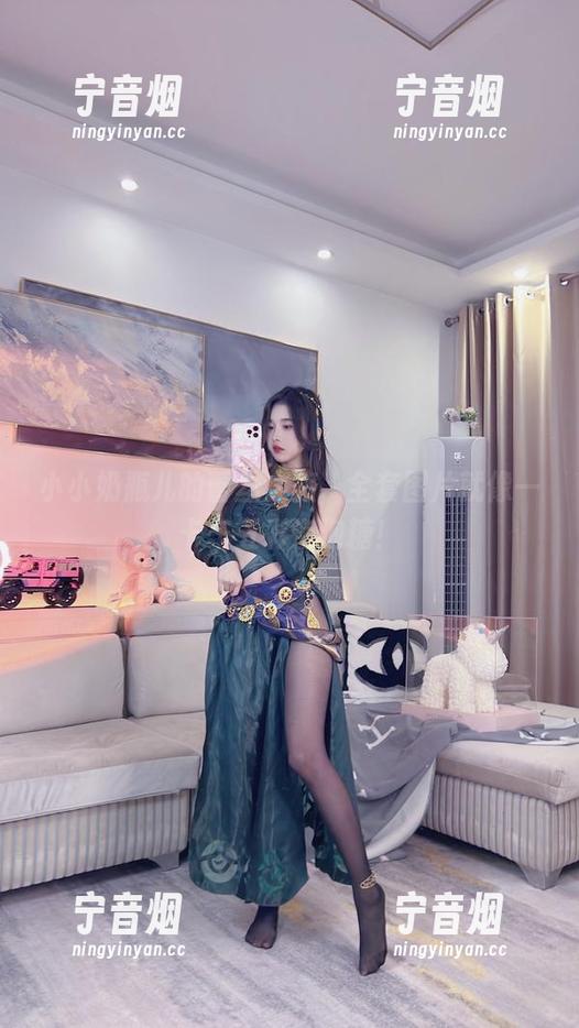 小小奶瓶儿 小小奶瓶儿的蕾丝之旅,全套图片就像一卡车五彩泡泡糖!