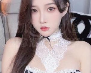 看！小小奶瓶儿化身珍珠人鱼，高清写真集让你海里都能沉醉！