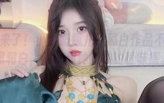 福利来了！小小奶瓶儿的黑白作品不只是黑和白，还有那种微妙的暧昧感。