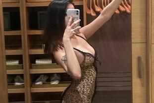 微密圈 – 呃，小猫咪ck的长腿更新了！这腿是要去开跑车的节奏吗？