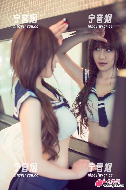 尤果网-叶希 尤果网 - 写真集里的叶希美脚:每个角度都来了点小火花,真有意思。