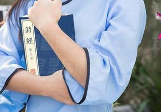 尤果网 – 套图翻滚与水花飞溅，方子萱在浴室里玩得很欢畅！