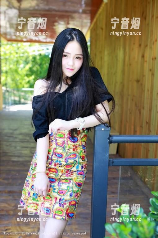 推女神-宋梓诺Bee 推女神 - 开放下载!图片里的白色将引领你踏上宋梓诺Bee的时尚之旅,丢掉你的黑白!