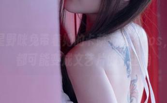 看，星野咪兔带着她的卡萨布兰卡cos，随时都可能变成文艺片的女主角