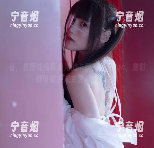 星野咪兔 看,星野咪兔带着她的卡萨布兰卡cos,随时都可能变成文艺片的女主角