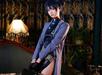 晓美妈的新图包，网袜搭配这比分不上一场时装秀吧？