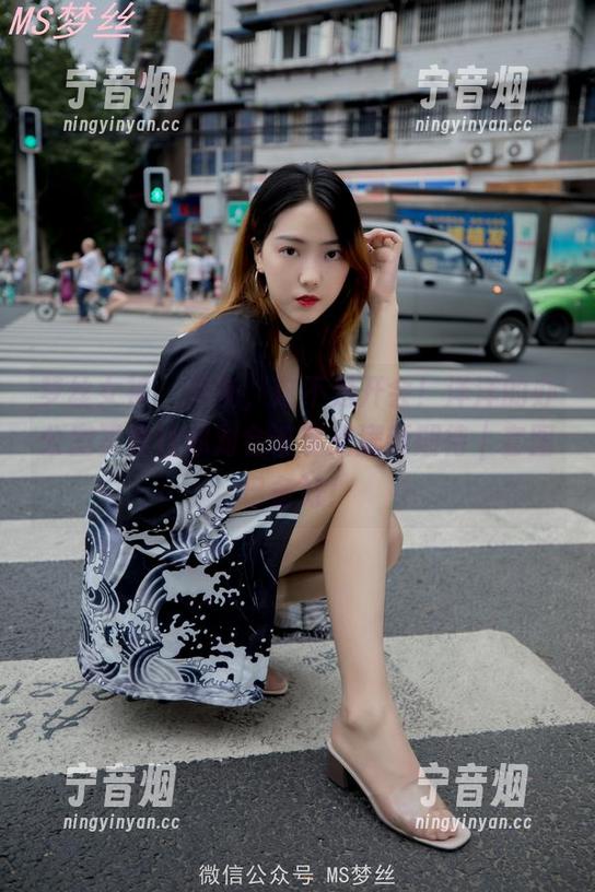 梦丝女神-洋洋 梦丝女神 - 拜托,这不是开会!洋洋的办公室写真让你对会议室充满新期待|套图已备好!